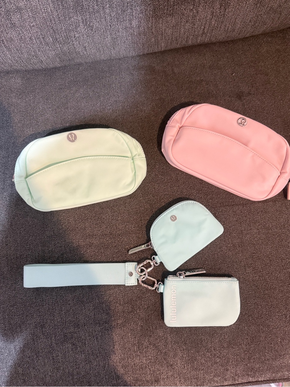 SPECIAL LULULEMON TRIO - TURQUOISE AND LIGHT PINK POUCH, LIGHT SKY BLUE WRISLET